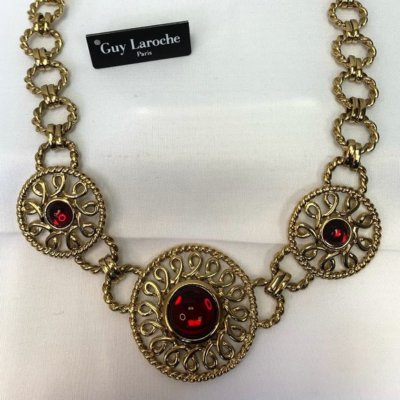 Guy Laroche Paris - 3 ringed Necklace with red cabochons✨ - Picture 1 of 6